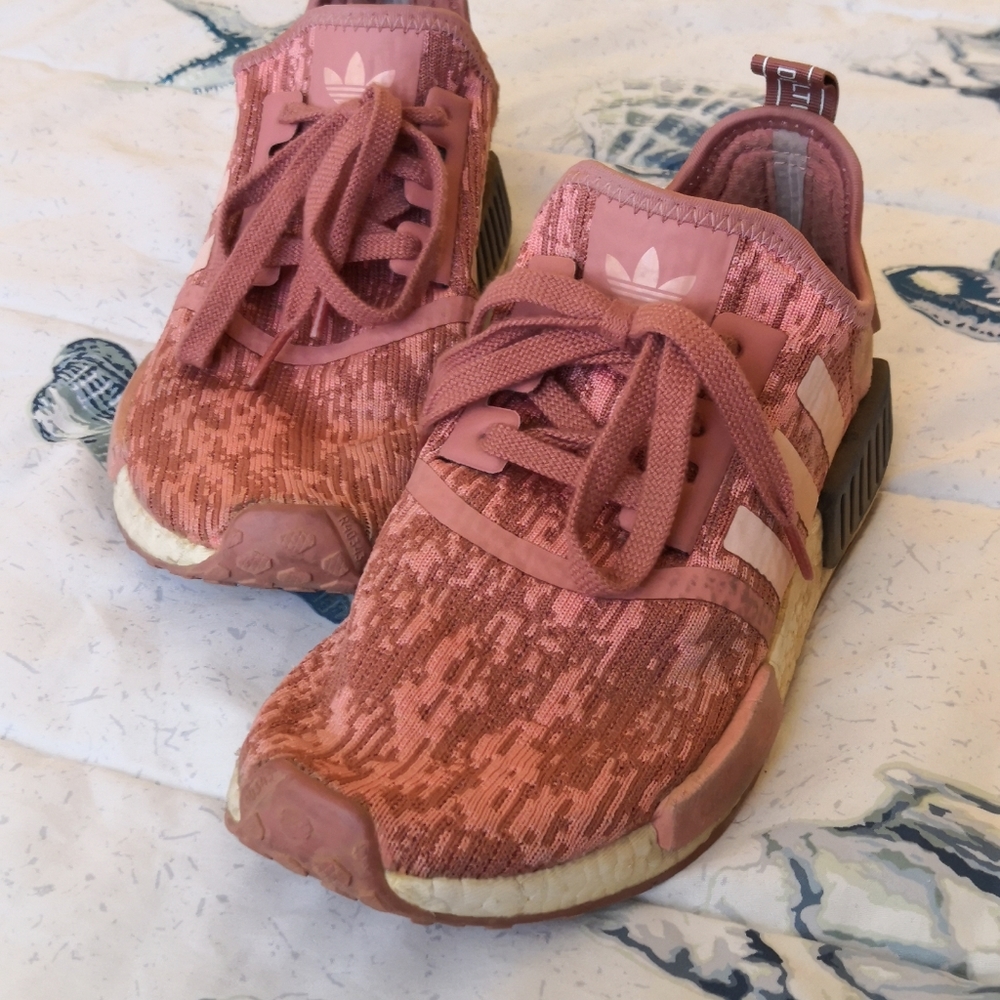 Pink Adidas NMD R1 - Picture 3 of 3